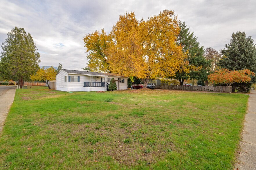 More Photos Of 387 Tavis Dr, Merlin Manufactured Housing Mobile Home Park For Sale