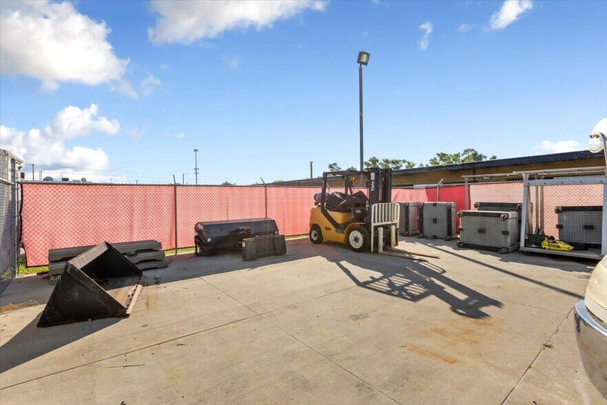 More Photos Of 501 Veterans Memorial Hwy, Council Bluffs Freestanding For Sale