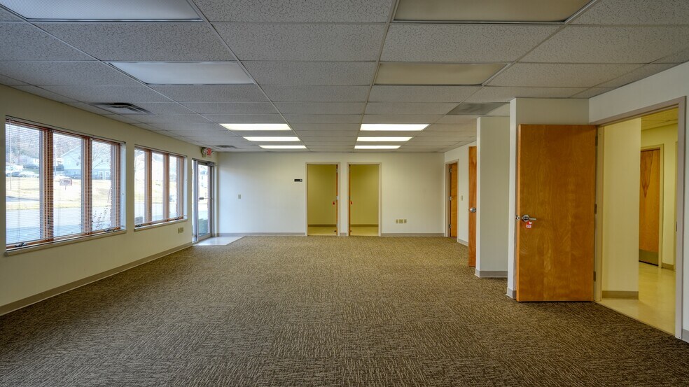 More Photos Of 2050 E Wheeling Ave, Cambridge Office For Lease