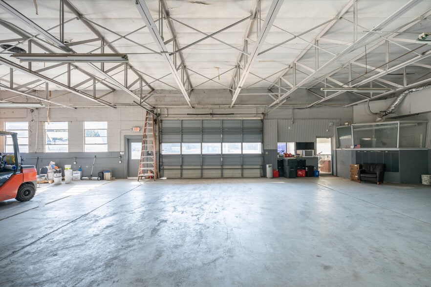 More Photos Of 3261 Philips Hwy, Jacksonville Warehouse For Sale