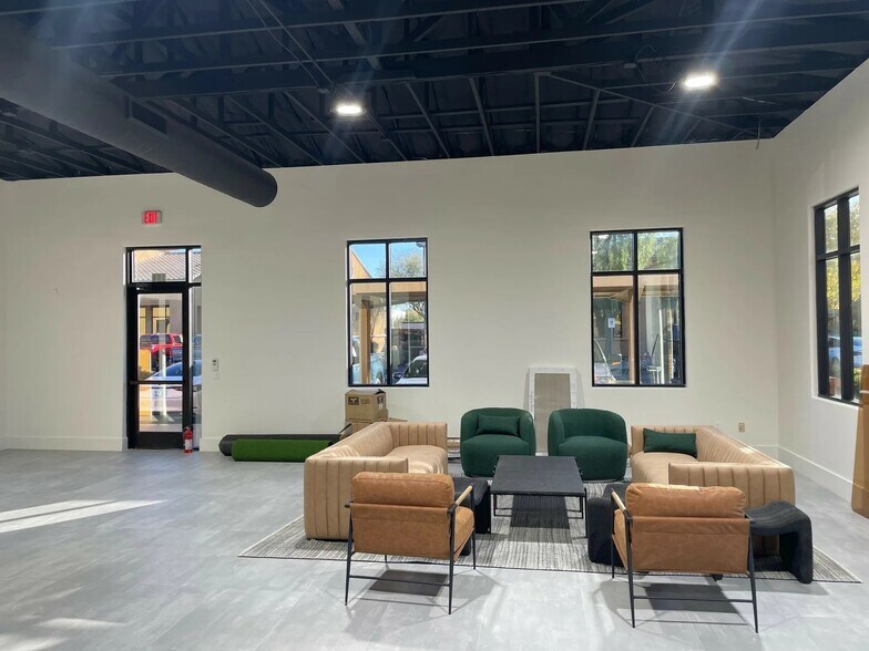 More Photos Of 1635 N Greenfield Rd, Mesa Office For Sale