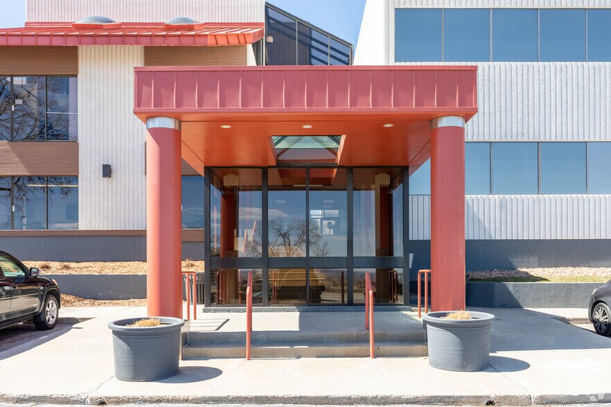 More Photos Of 445 Union Blvd, Lakewood Office For Lease