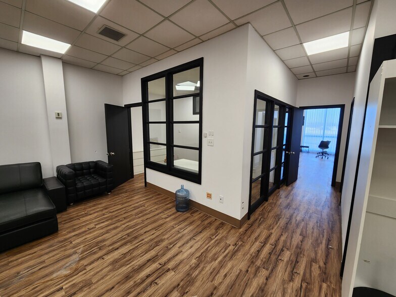 More Photos Of 2420-2440 Boul Industriel, Laval Storefront Retail Office For Lease