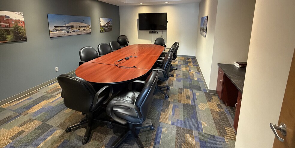 More Photos Of 176 Speedvale Ave, Guelph Office For Sale