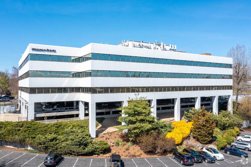 More Photos Of 4 W Red Oak Ln, White Plains Office For Lease