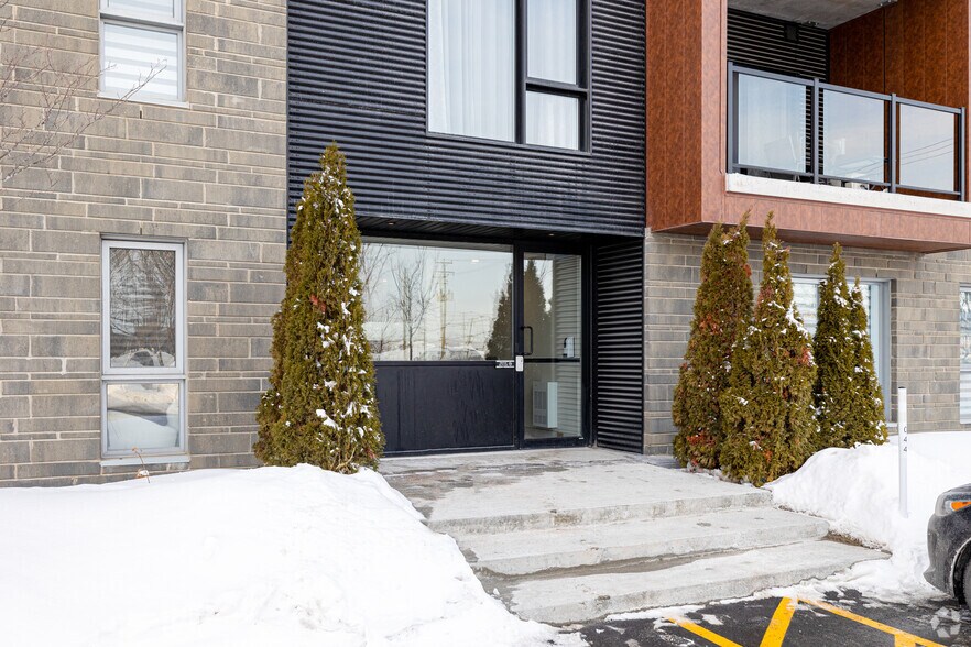 More Photos Of 1449-1451 Av De La Gare, Mascouche Multifamily For Sale