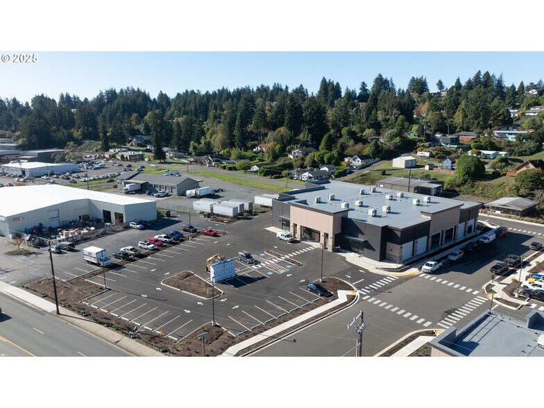 More Photos Of 1233 Teakwood Ave, Coos Bay General Retail For Sale