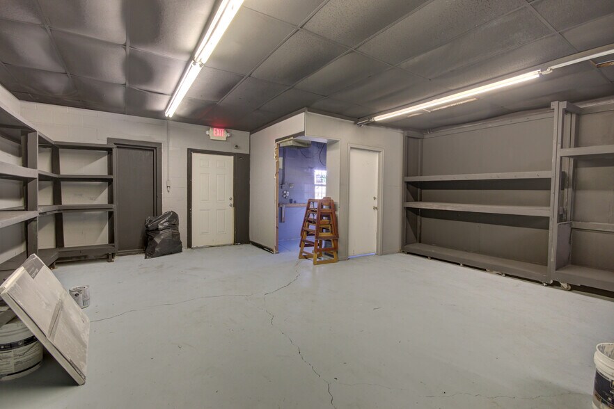 More Photos Of 1916 Cedar Dr, La Marque Restaurant For Lease