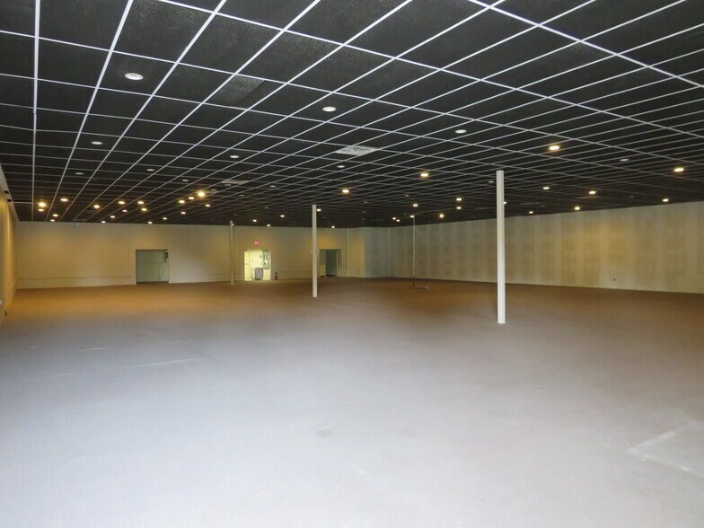 More Photos Of 110 E Waverly St, Morris Unknown For Lease