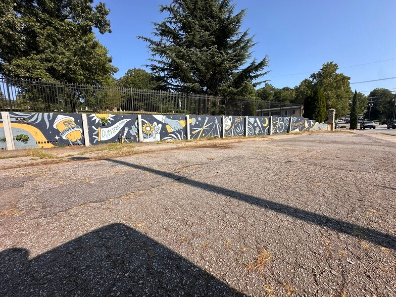 More Photos Of 798 Stone Ave, Greenville General Retail For Sale