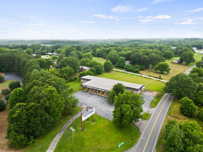 More Photos Of 795 Rice Rd, Spartanburg Light Distribution For Lease