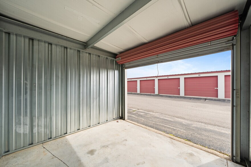 More Photos Of 4704 Drott Dr, Janesville Self Storage For Sale
