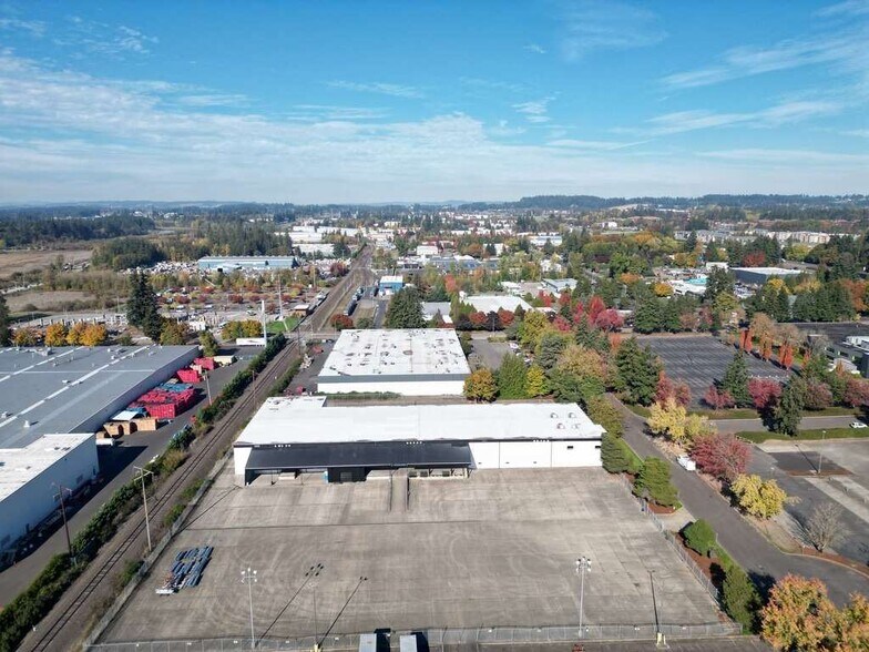 More Photos Of 29125 SW Casting St, Wilsonville Distribution For Lease
