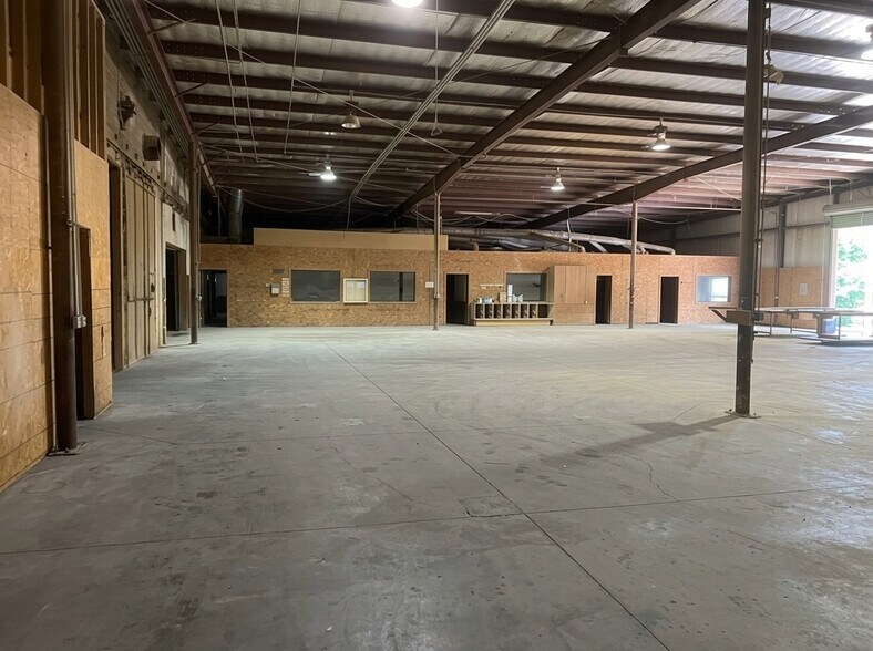 More Photos Of 440 Frankston St, Jacksonville Warehouse For Sale