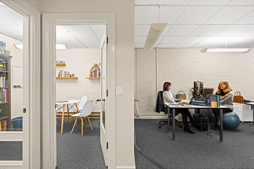 More Photos Of 231 Summit Ave E, Seattle Office For Sale