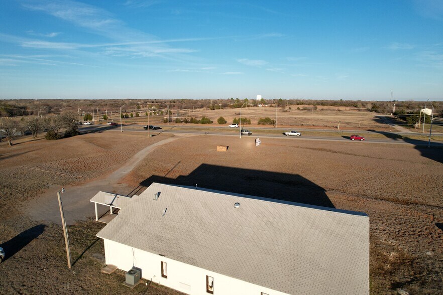 More Photos Of 4925 North Hwy 81, Duncan Flex For Sale