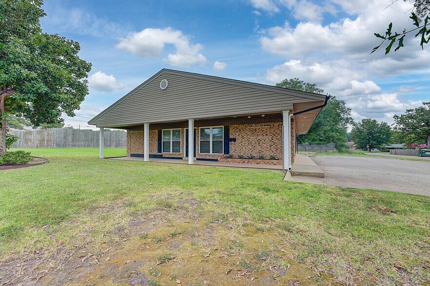 More Photos Of 1015 E 35th St, Texarkana Medical For Sale