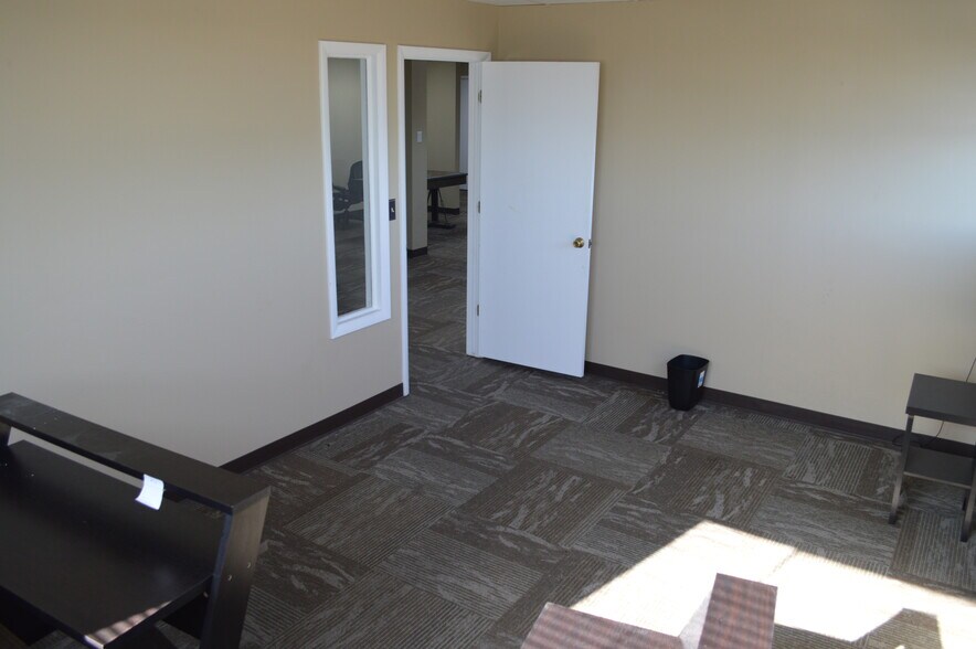 More Photos Of 1100 W Littleton Blvd, Littleton Loft Creative Space For Sale