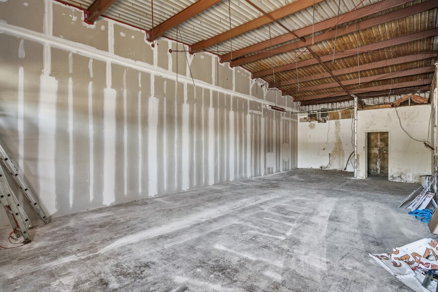 More Photos Of 5472-5486 Southern Maryland Blvd, Lothian Storefront For Sale