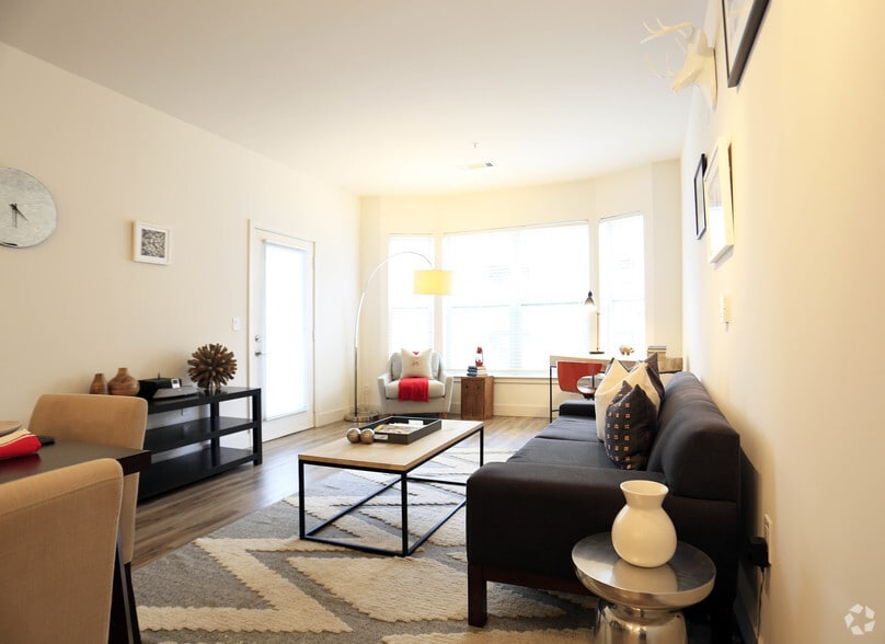 More Photos Of 515 West Ave, Norwalk Unknown For Lease