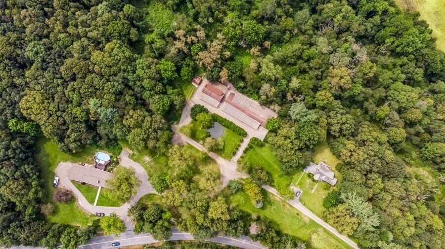 More Photos Of 109-111 N Cross Rd, Lagrangeville Veterinarian Kennel For Sale