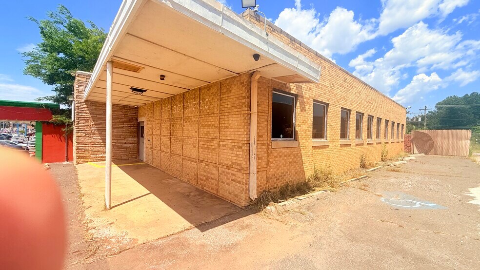 More Photos Of 3416 N May Ave, Oklahoma City Bar For Lease