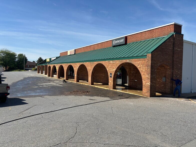 More Photos Of 2820 Linkhorne Dr, Lynchburg Specialty For Sale