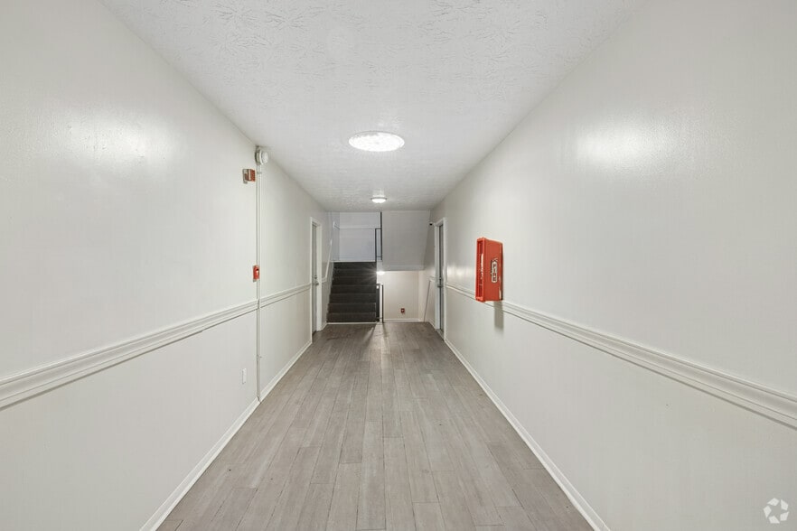 More Photos Of 2045 Cambridge Dr, Lexington Apartments For Sale