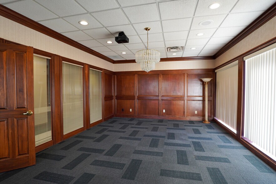 More Photos Of 179 Fairfield Ave, Dayton Office For Sale