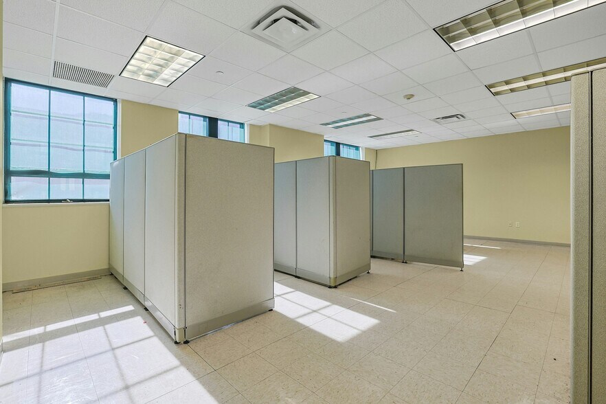 More Photos Of 31 W Broad St, Haverstraw Office For Lease