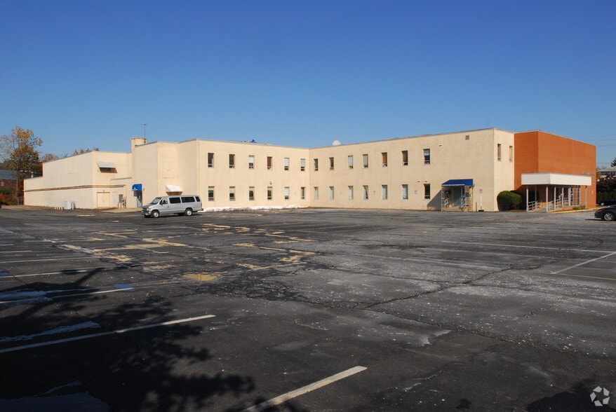 More Photos Of 199 Scoles Ave, Clifton Specialty For Lease