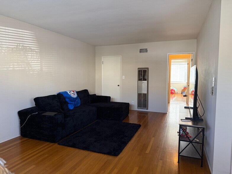 More Photos Of 108 Redondo Ave, Long Beach Apartments For Sale