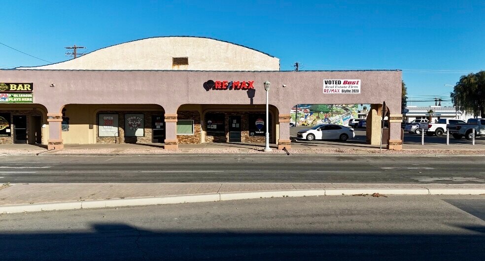 More Photos Of 213 W Hobsonway, Blythe Office Residential For Sale