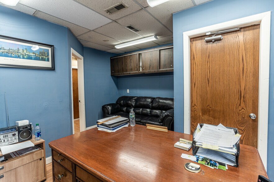 More Photos Of 55 Jefferson Blvd, Warwick Office For Sale