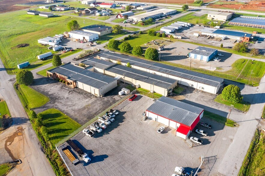 More Photos Of 208 Bradshaw Pike, Hopkinsville Light Distribution For Lease