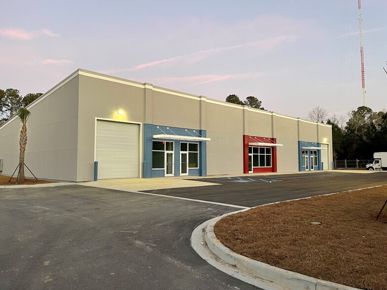 Primary Photo Of 139 Hartwell Ave, Ridgeland Light Manufacturing For Lease