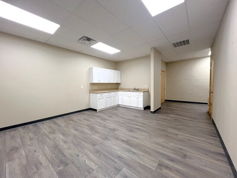 More Photos Of 200 Shannon Rd W, Sulphur Springs Storefront For Lease