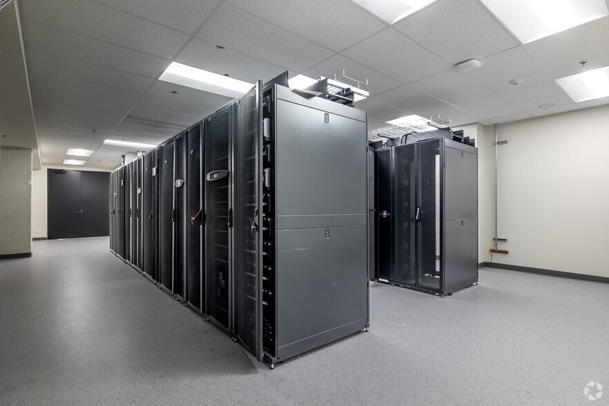 More Photos Of 7101 Av du Parc, Montréal Office For Lease