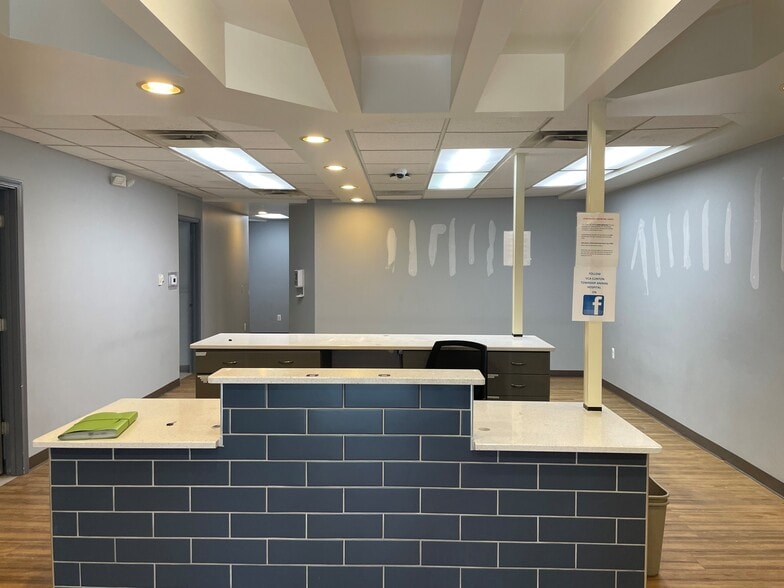 More Photos Of 40696 Garfield Rd, Clinton Township Veterinarian Kennel For Lease