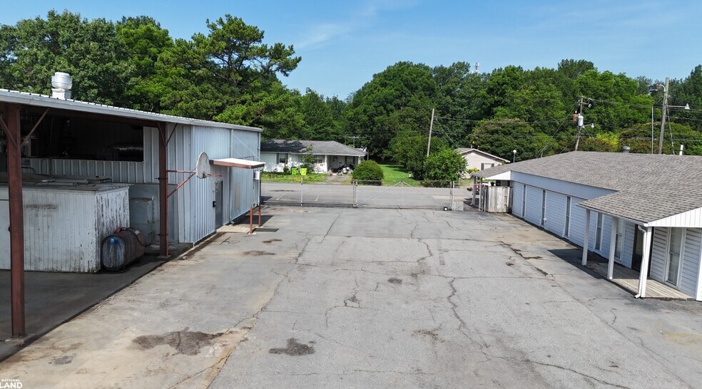 More Photos Of 1701 S Timber St, Stuttgart Office Residential For Sale