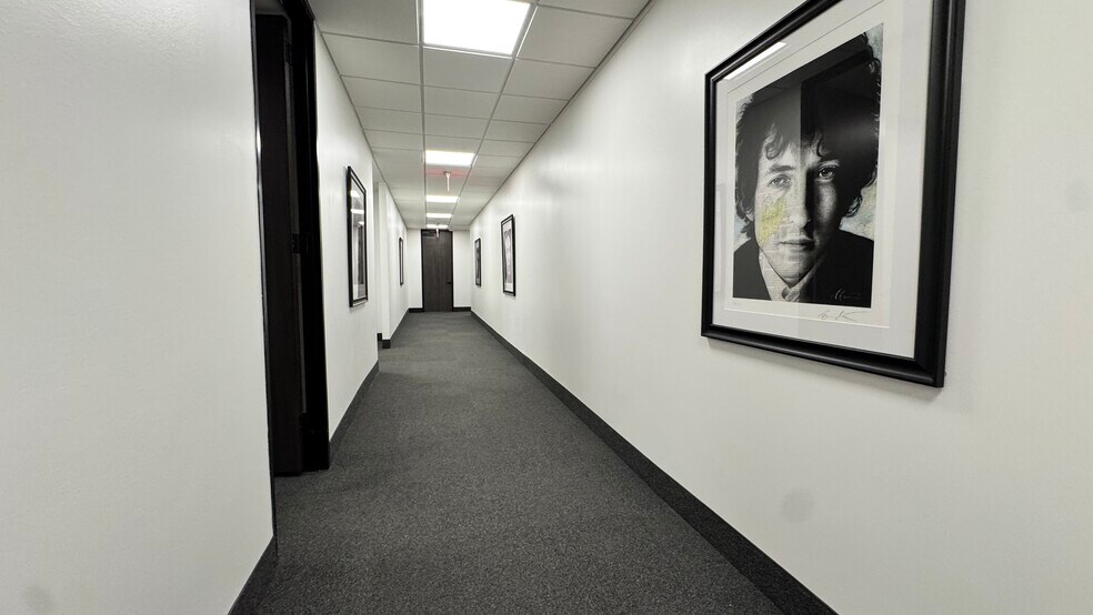 More Photos Of 211 Highland Cross Dr, Houston Office For Lease