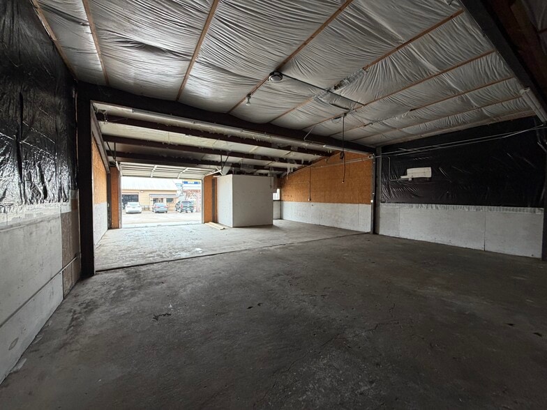 More Photos Of 1650 FM 66, Waxahachie Flex For Lease