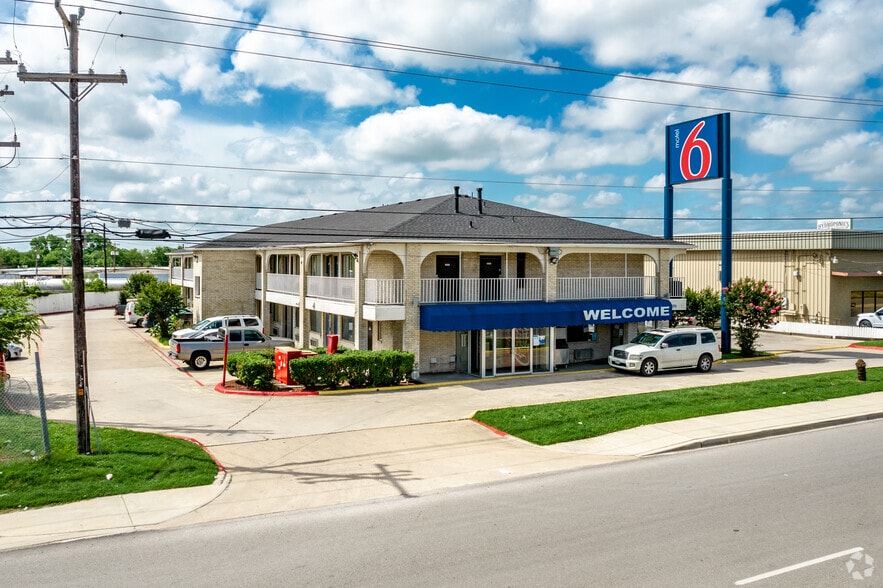 Primary Photo Of 3370 I 35 N Frontage Rd, San Antonio Hotel For Sale