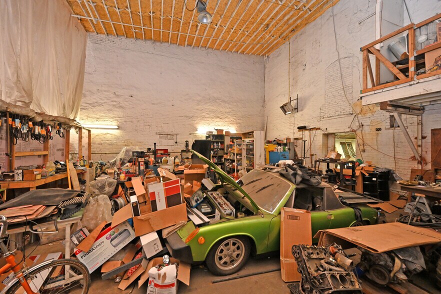 More Photos Of 2025 Dunlap St, Cincinnati Light Manufacturing For Sale