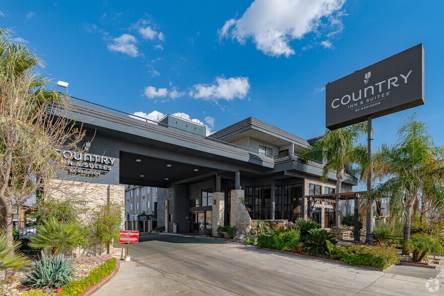 More Photos Of 2310 Wible Rd, Bakersfield Hotel For Sale