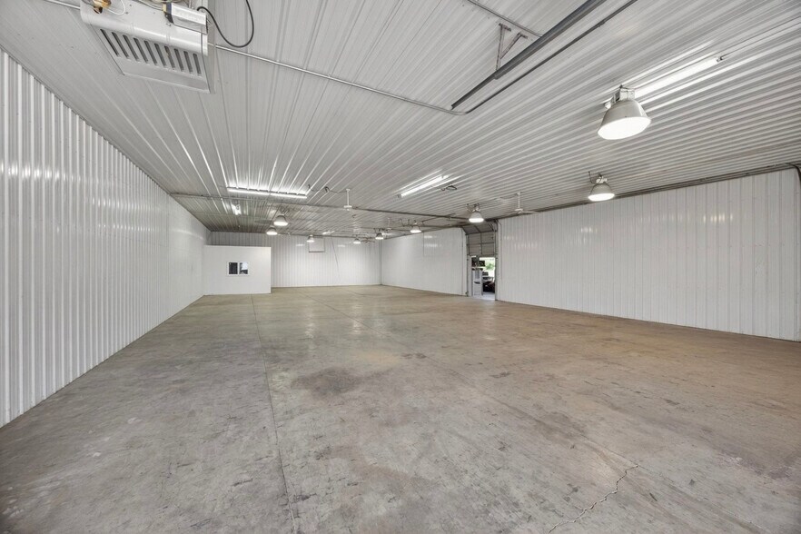More Photos Of 169 Greystone Dr, Crossville Industrial For Sale