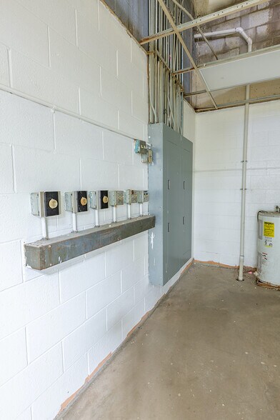 More Photos Of 8713 E Main, Midwest City Light Distribution For Sale