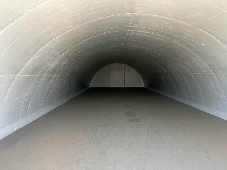 More Photos Of 2 S Maine Ave, Hawthorne Warehouse For Lease