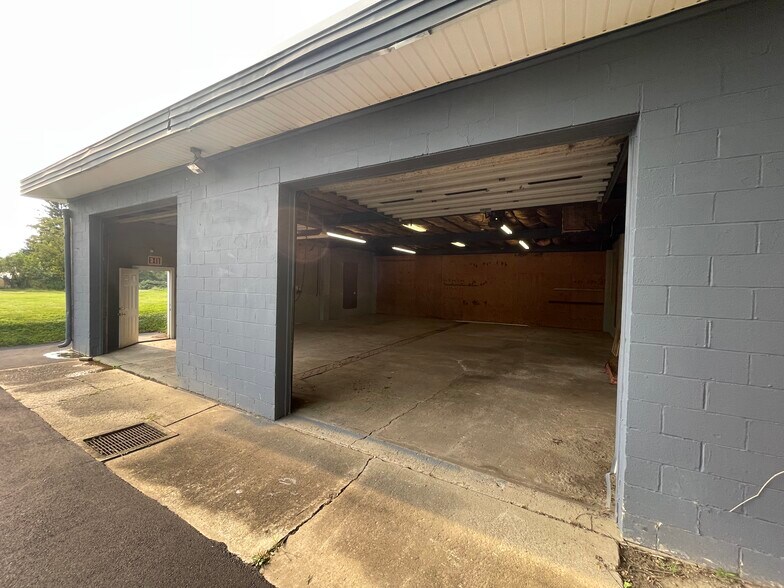 More Photos Of 10 Rhoda St, Farrell Flex For Lease