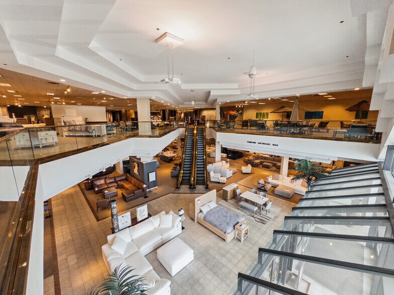 More Photos Of 1767 S 48th St, Tacoma Freestanding For Lease